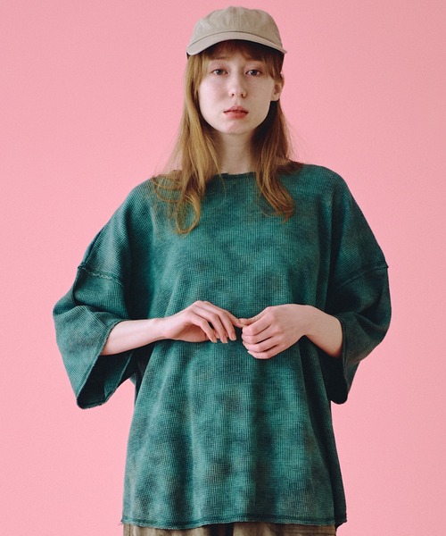 Universal Style Wear(ユニバーサルスタイルウェア)の「Universal Style Wear ムラ染 カットオフ ワッフル Tee(Tシャツ/カットソー・メンズ・ピンク/グリーン/オフホワイト/サックスブルー・X-LARGE/LARGE/MEDIUM)」の1枚目の写真