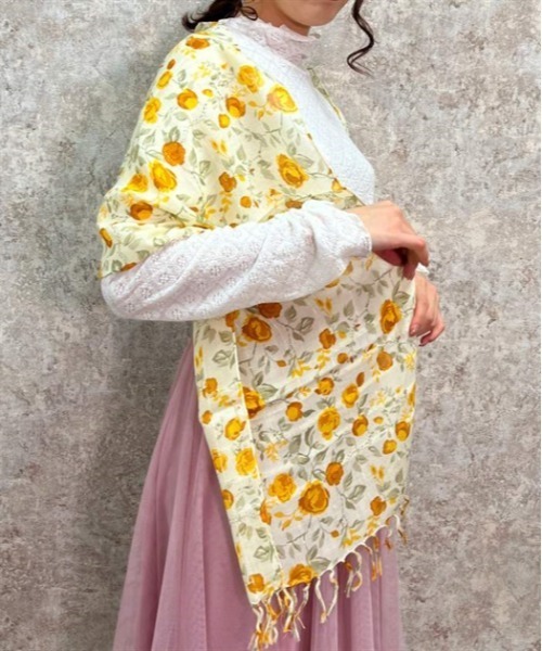 axes femme(アクシーズファム)の「フラワー柄やわらかストール(ストール/ショール・レディース・グリーン/イエロー/ピンク・FREE)」の2枚目の写真
