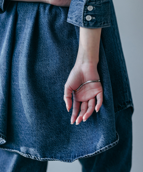 Soierie（ソワリー）の「【Soierie/ソワリー】MATAL ART PALM CUFF:バングル（バングル/リストバンド・レディース・ブロンズ・FREE）」の2枚目の写真