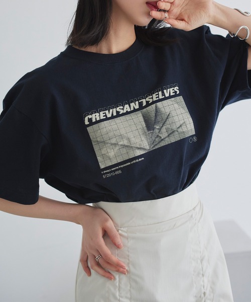 LIAN(リアン)の「ロゴプリントcrevisT(Tシャツ/カットソー・レディース・グレー/ベージュ/ネイビー/ピンク/ホワイト・0/1/2)」の4枚目の写真