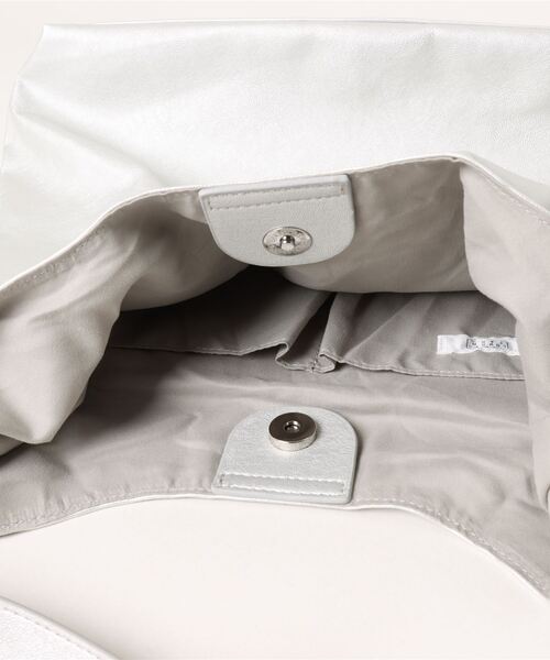 LOWRYS FARM(ローリーズファーム)の「ヤワラカルイ2WAYショルダーBAG 115210(ショルダーバッグ・レディース・アイボリー/ブラック/シルバー/ブラウン/ブラウン系その他/ベージュ・FREE)」の16枚目の写真