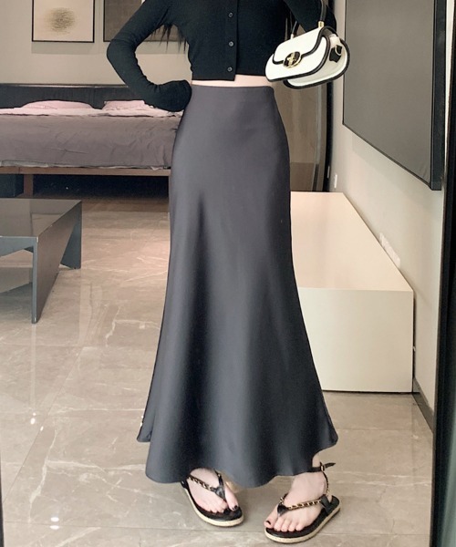 SEU（エスイーユー）の「サテンマーメイドフレアロングスカート（スカート・レディース・ブラウン/シャンパン/チャコール/グレー/ブラック・L/M）」の4枚目の写真