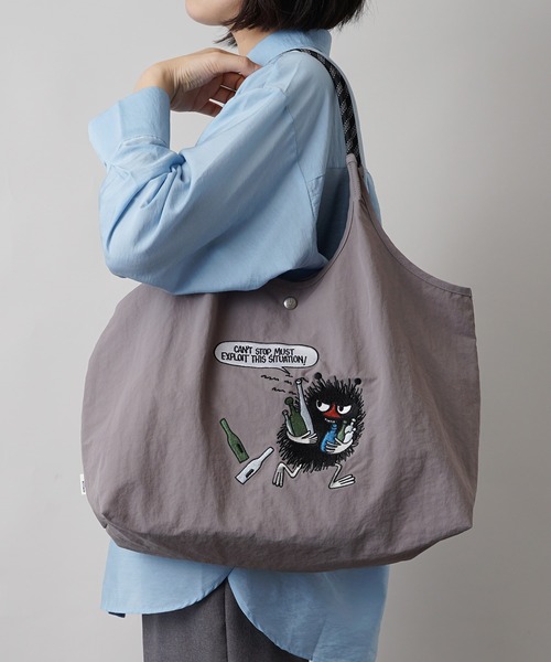 MOOMIN（ムーミン）の「【MOOMIN】(ムーミン) 軽量 収納力 しっかり お買い物 にも 刺繍 マルシェバッグ（トートバッグ・レディース・レッド/ライトグレー/カーキ/ブルー/グレイッシュブルー/グレー/ベージュ/ネイビー/ライトベージュ/グレー系その他/グリーン系その他/レッド系2/グリーン/セージグリーン/ミント/アッシュグレー/チャコール/ヘザーチャコール・ONE SIZE）」の5枚目の写真