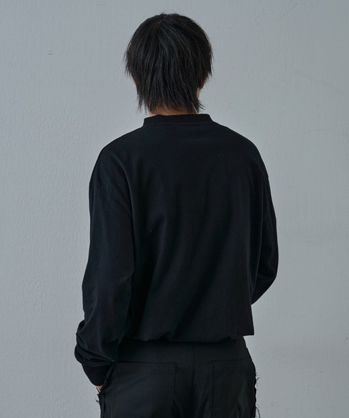 COLONY 2139(コロニートゥーワンスリーナイン)の「箔プリント長袖Tシャツ(Tシャツ/カットソー・メンズ・ホワイト/ブラック・MEDIUM/LARGE)」の4枚目の写真