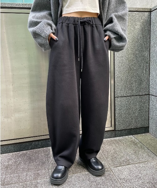 AIC.（エーアイシー）の「裏起毛カーブシルエットパンツ（スウェットパンツ・レディース・ホワイト系/ブラック/グレー・FREE）」の3枚目の写真