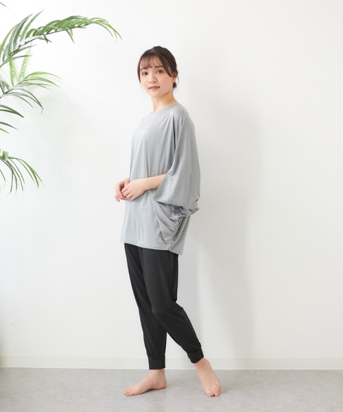 marie claire(マリ・クレール)の「【marie claire/マリ.クレール】フィットネスウェアセットアップ ヨガ上下2点セット ボトムスセット ピラティス 体型カバー ドルマン(Tシャツ/カットソー・レディース・グレー/ワイン/ブラック・MEDIUM/X-LARGE/LARGE/XX-LARGE)」の2枚目の写真