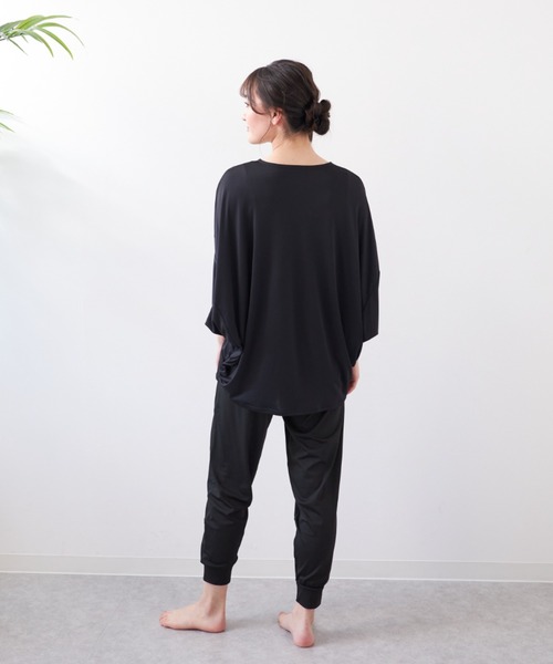marie claire(マリ・クレール)の「【marie claire/マリ.クレール】フィットネスウェアセットアップ ヨガ上下2点セット ボトムスセット ピラティス 体型カバー ドルマン(Tシャツ/カットソー・レディース・グレー/ワイン/ブラック・MEDIUM/X-LARGE/LARGE/XX-LARGE)」の7枚目の写真