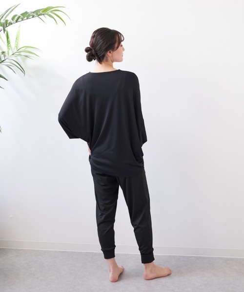 marie claire(マリ・クレール)の「【marie claire/マリ.クレール】フィットネスウェアセットアップ ヨガ上下2点セット ボトムスセット ピラティス 体型カバー ドルマン(Tシャツ/カットソー・レディース・グレー/ワイン/ブラック・MEDIUM/X-LARGE/LARGE/XX-LARGE)」の8枚目の写真