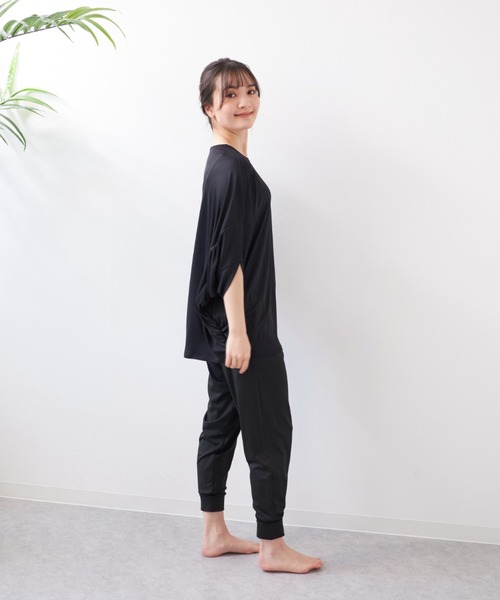 marie claire(マリ・クレール)の「【marie claire/マリ.クレール】フィットネスウェアセットアップ ヨガ上下2点セット ボトムスセット ピラティス 体型カバー ドルマン(Tシャツ/カットソー・レディース・グレー/ワイン/ブラック・MEDIUM/X-LARGE/LARGE/XX-LARGE)」の9枚目の写真