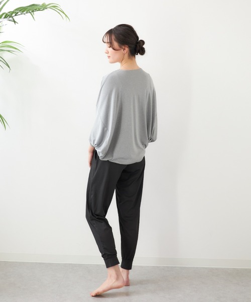 marie claire(マリ・クレール)の「【marie claire/マリ.クレール】フィットネスウェアセットアップ ヨガ上下2点セット ボトムスセット ピラティス 体型カバー ドルマン(Tシャツ/カットソー・レディース・グレー/ワイン/ブラック・MEDIUM/X-LARGE/LARGE/XX-LARGE)」の22枚目の写真