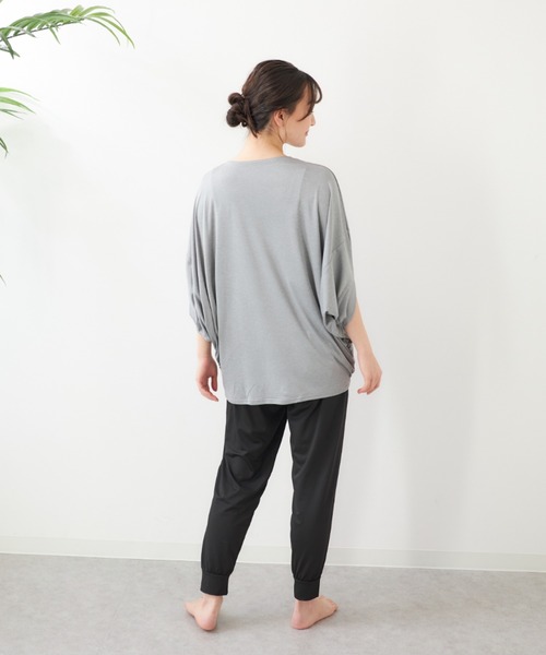 marie claire(マリ・クレール)の「【marie claire/マリ.クレール】フィットネスウェアセットアップ ヨガ上下2点セット ボトムスセット ピラティス 体型カバー ドルマン(Tシャツ/カットソー・レディース・グレー/ワイン/ブラック・MEDIUM/X-LARGE/LARGE/XX-LARGE)」の18枚目の写真