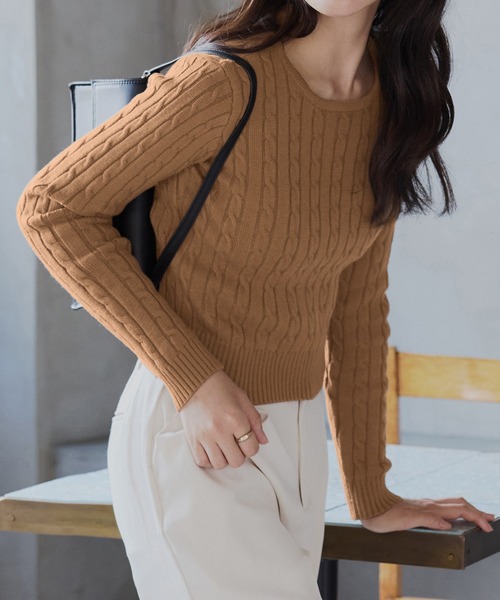 CHAN ME(チャンミ)の「ケーブルクロップドニット(ニット/セーター・レディース・ブラック/アイボリー/グレー/ネイビー/ボルドー/キャメル・MEDIUM/LARGE/X-LARGE)」の5枚目の写真