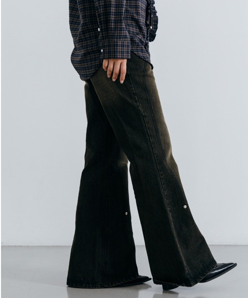 Lui's（ルイス）の「【cierio /シエリオ 】 スタッズデニムパンツ（デニムパンツ・レディース・インディゴブルー/ブラック・2/1）」の8枚目の写真