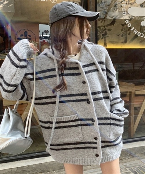 FREE STYLISTS(フリー スタイリスト)の「ゆったりサイズ ボーダー柄ニットカーディガン(カーディガン/ボレロ・レディース・ブラウン/オフホワイト/グレー・FREE)」の1枚目の写真
