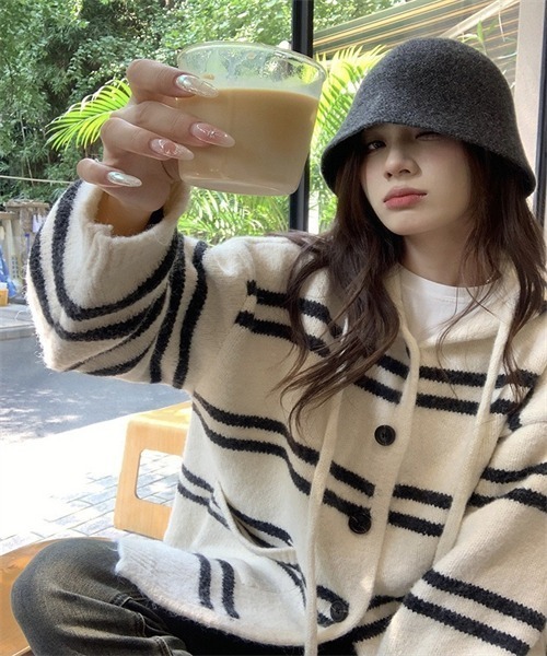 FREE STYLISTS(フリー スタイリスト)の「ゆったりサイズ ボーダー柄ニットカーディガン(カーディガン/ボレロ・レディース・ブラウン/オフホワイト/グレー・FREE)」の13枚目の写真