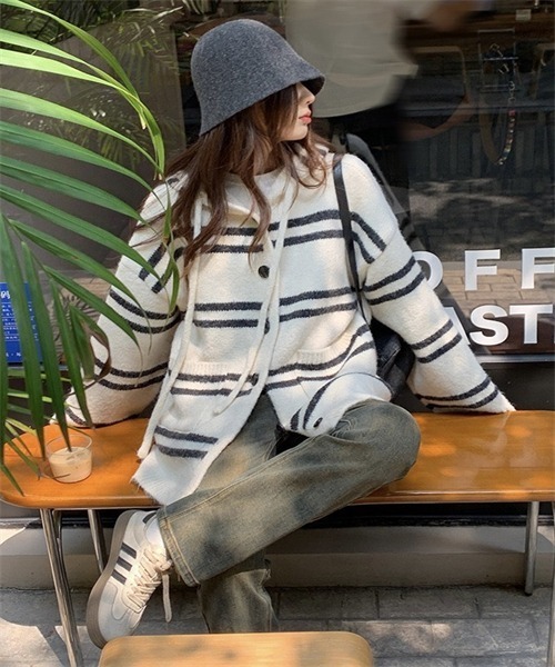 FREE STYLISTS(フリー スタイリスト)の「ゆったりサイズ ボーダー柄ニットカーディガン(カーディガン/ボレロ・レディース・ブラウン/オフホワイト/グレー・FREE)」の9枚目の写真
