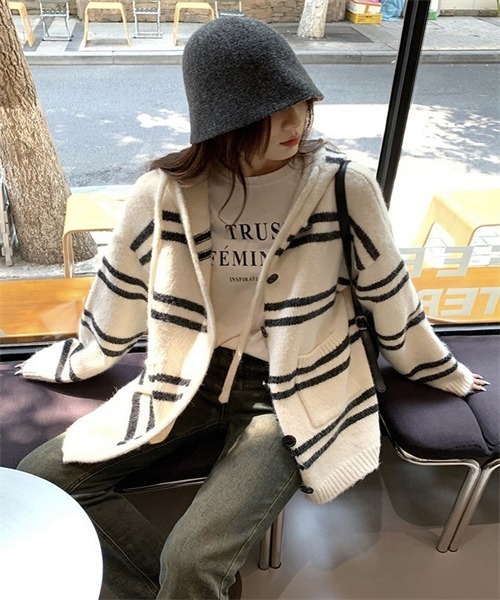 FREE STYLISTS(フリー スタイリスト)の「ゆったりサイズ ボーダー柄ニットカーディガン(カーディガン/ボレロ・レディース・ブラウン/オフホワイト/グレー・FREE)」の11枚目の写真