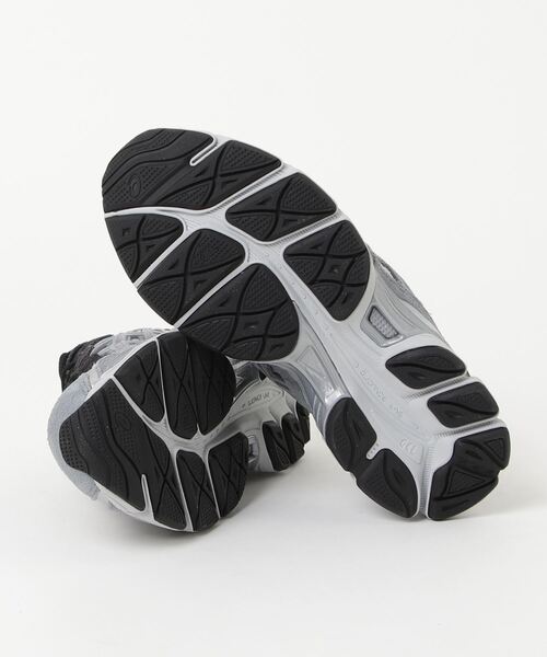 ASICS（アシックス）の「GEL-NYC（スニーカー・レディース・ブラック×グレー・25.5/28.5/24/28/26.5/27.5/29.5/26/24.5/29/25/27/23.5/23）」の15枚目の写真