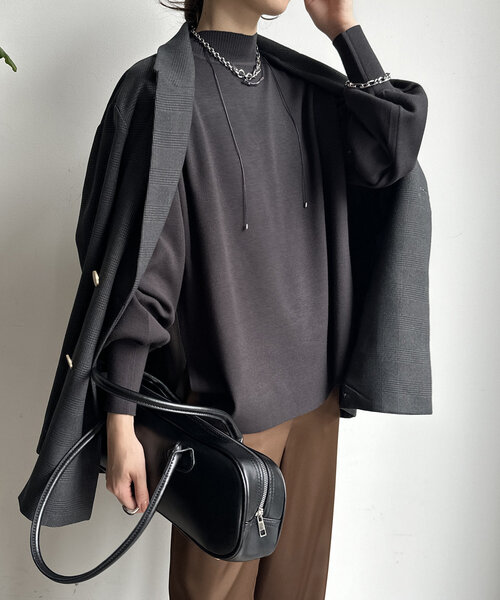 DouDou(ドゥドゥ)の「【WEB限定】モックネックニットプルオーバー(ニット/セーター・レディース・カーキ/チャコールグレー/ブルー/ベージュ・FREE)」の2枚目の写真