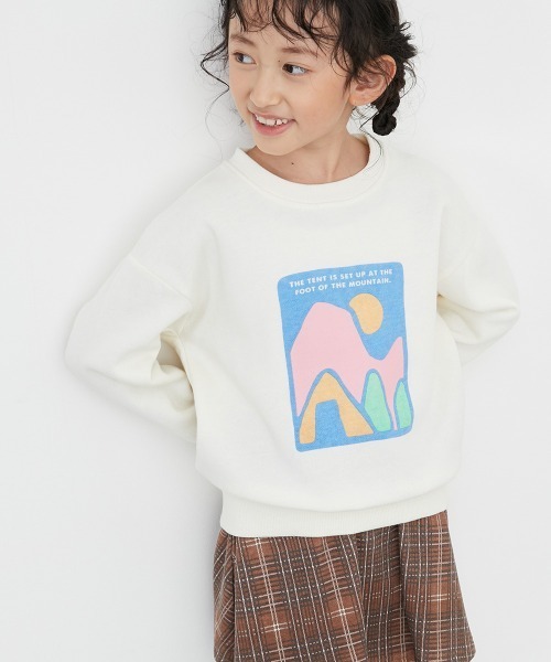 QUNTSTYLE(キュントスタイル)の「裏起毛 プリントトレーナー(スウェット・キッズ・ブラック/ベージュ/オレンジ/ブルー系その他/ラベンダー/ネイビー系2/ブラック系その他/オフホワイト/グレー/ネイビー系1/グリーン/アイボリー/アイボリー系/チャコール/グリーン系その他/パープル/ネイビー/ブラウン/グレー系その他/カーキ・150/100/140/160/110/120/130/170)」の3枚目の写真
