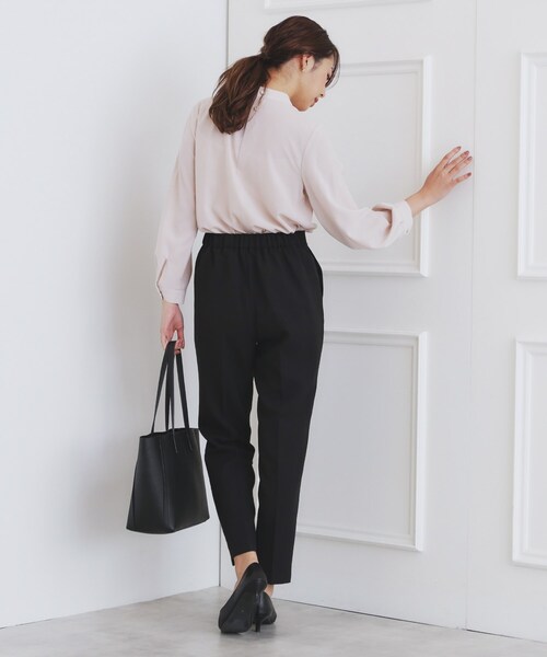 index（インデックス）の「＜通勤・セレモニー/セットアップ対応＞ストレッチテーパードパンツ【洗濯機洗い可/イージーアイロン】（その他パンツ・レディース・ネイビー系5/ブラック/ナチュラル・42/38/36/40）」の6枚目の写真