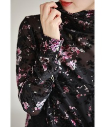 cawaii | (黒)輝くような花柄浮かぶもっちり伸びるシアーカットソートップス(Tシャツ/カットソー)