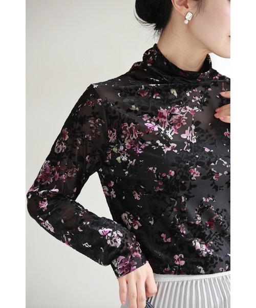 新品 cawaii カットソー 花びら 長袖 ブラウス シアー 花柄 カワイイ cawaii（カワイイ）の「（黒）ドットとお花の柄合わせシアー