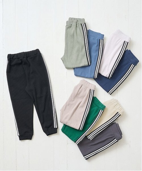 b・ROOM（ビールーム）の「【ともパン】サイドラインテーパードパンツ（その他パンツ・キッズ・ブルー/グレイッシュベージュ/チャコール/ネイビー/シルバーグレー/モスグリーン/ライトカーキ/ブラック/ライトベージュ・140cm/120cm/110cm/100cm/130cm）」の16枚目の写真
