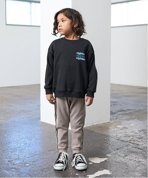 b・ROOM(ビールーム)の「【ともパン】サイドラインテーパードパンツ【子供服】【キッズ】【男の子】【女の子】(その他パンツ・キッズ・ブルー/グレイッシュベージュ/チャコール/ネイビー/シルバーグレー/モスグリーン/ライトカーキ/ブラック/ライトベージュ・140cm/120cm/110cm/100cm/130cm)」の17枚目の写真
