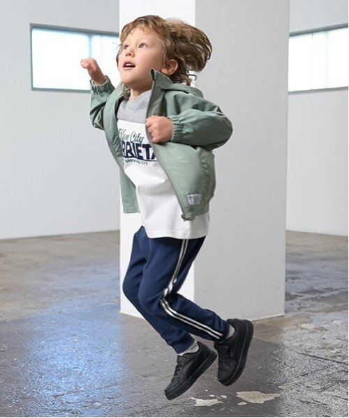 b・ROOM(ビールーム)の「【ともパン】サイドラインテーパードパンツ【子供服】【キッズ】【男の子】【女の子】(その他パンツ・キッズ・ブルー/グレイッシュベージュ/チャコール/ネイビー/シルバーグレー/モスグリーン/ライトカーキ/ブラック/ライトベージュ・140cm/120cm/110cm/100cm/130cm)」の21枚目の写真