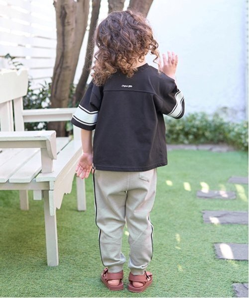 b・ROOM（ビールーム）の「【ともパン】サイドラインテーパードパンツ（その他パンツ・キッズ・ブルー/グレイッシュベージュ/チャコール/ネイビー/シルバーグレー/モスグリーン/ライトカーキ/ブラック/ライトベージュ・140cm/120cm/110cm/100cm/130cm）」の10枚目の写真