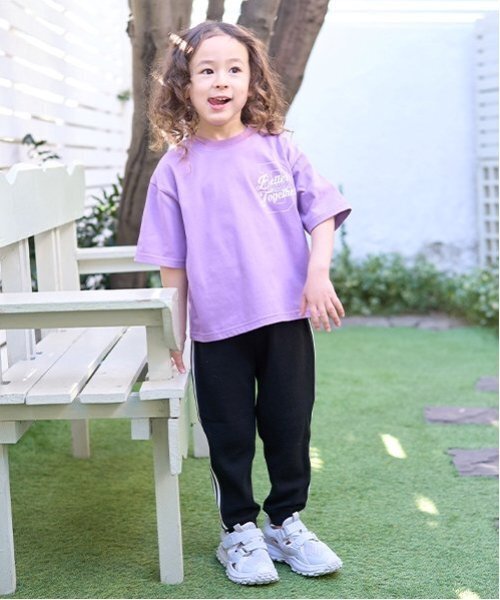 b・ROOM（ビールーム）の「【ともパン】サイドラインテーパードパンツ（その他パンツ・キッズ・ブルー/グレイッシュベージュ/チャコール/ネイビー/シルバーグレー/モスグリーン/ライトカーキ/ブラック/ライトベージュ・140cm/120cm/110cm/100cm/130cm）」の11枚目の写真