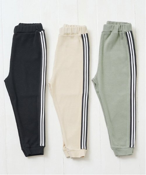 b・ROOM（ビールーム）の「【ともパン】サイドラインテーパードパンツ（その他パンツ・キッズ・ブルー/グレイッシュベージュ/チャコール/ネイビー/シルバーグレー/モスグリーン/ライトカーキ/ブラック/ライトベージュ・140cm/120cm/110cm/100cm/130cm）」の14枚目の写真