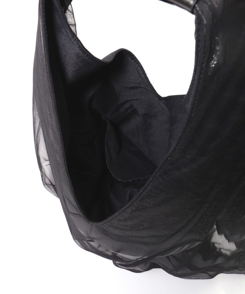 UMBRO(アンブロ)の「<ROSE BUD限定>トライアングルチュールバッグ(ショルダーバッグ・レディース・シルバー/ブラック・ONE SIZE)」の10枚目の写真