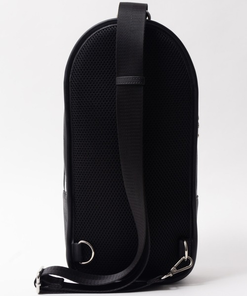 NAVY(ネイビー)の「NAVY ポリデニム合皮切替ボディバッグ(ボディバッグ/ウエストポーチ・メンズ・ブラック/ネイビー・フリー)」の4枚目の写真