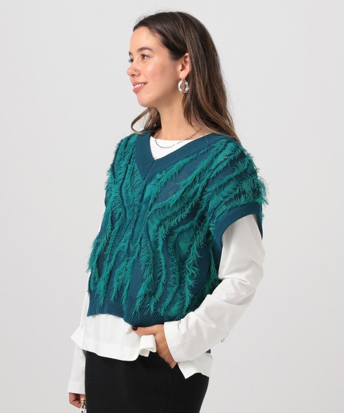 BAYFLOW（ベイフロー）の「フリンジVネックニットベスト（ベスト・レディース・グリーン/グレイッシュベージュ/チャコール・FREE）」の3枚目の写真