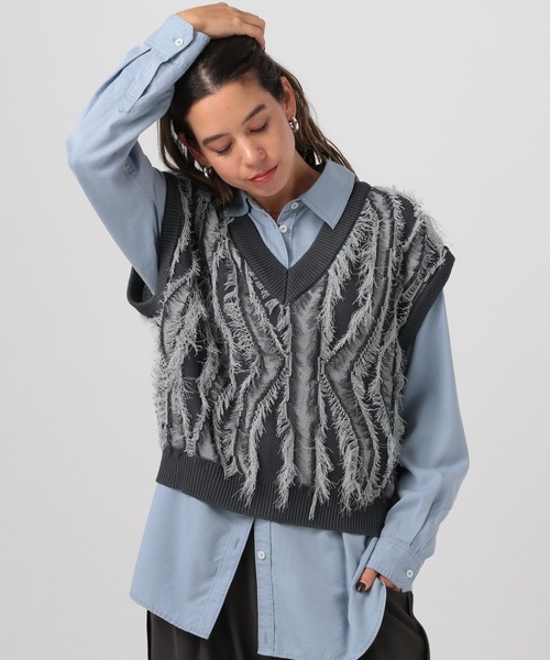 BAYFLOW（ベイフロー）の「フリンジVネックニットベスト（ベスト・レディース・グリーン/グレイッシュベージュ/チャコール・FREE）」の9枚目の写真