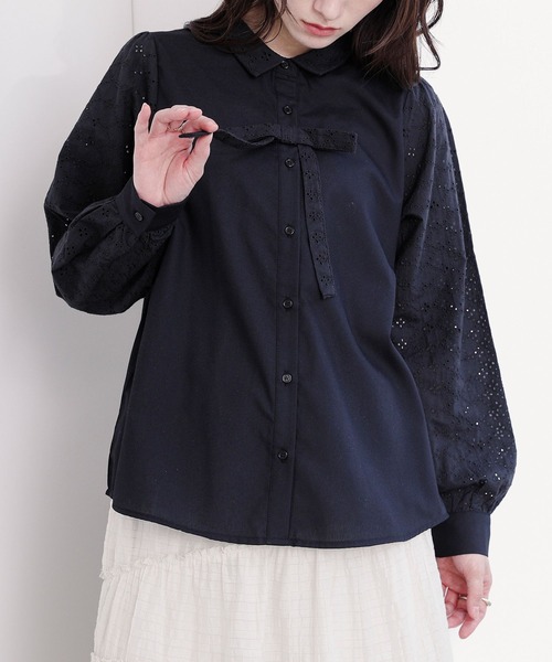 somari imagination（ソマリ イマジネーション）の「『コットンレースリボン付きブラウス』（シャツ/ブラウス・レディース・オフホワイト/ブラック・1/2）」の2枚目の写真