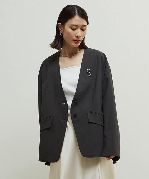 SOFFITTO(ソフィット)の「多機能ストレッチ素材麻混ノーカラー立体袖ジャケット(ノーカラージャケット・レディース・ライトカーキ/チャコールグレー・FREE)」の2枚目の写真