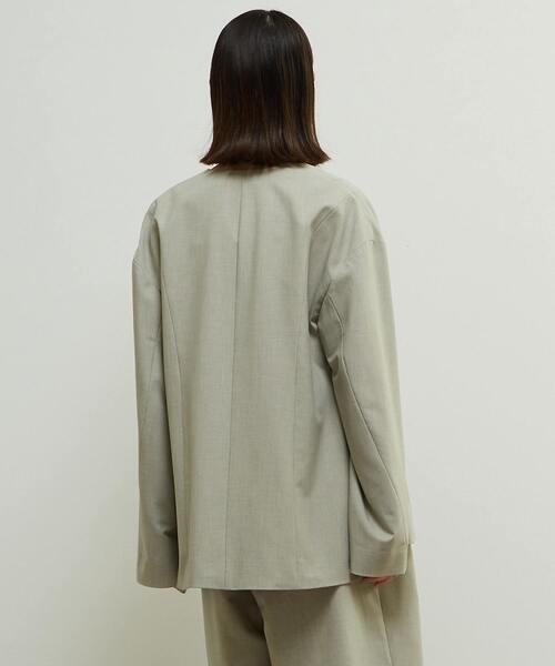 SOFFITTO(ソフィット)の「多機能ストレッチ素材麻混ノーカラー立体袖ジャケット(ノーカラージャケット・レディース・ライトカーキ/チャコールグレー・FREE)」の5枚目の写真