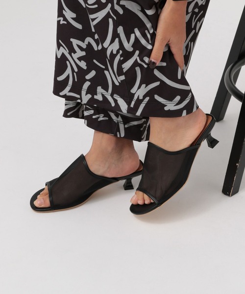 BAYFLOW（ベイフロー）の「[安定感のある履き心地]フレフィットメッシュミュール（サンダル・レディース・ブラック/シルバー・MEDIUM/LARGE）」の4枚目の写真