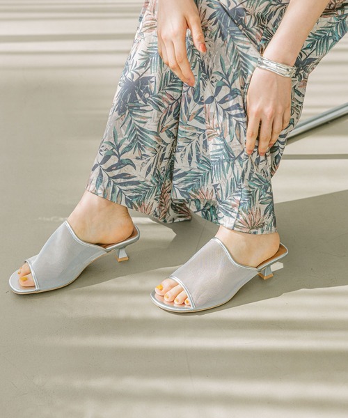 BAYFLOW（ベイフロー）の「[安定感のある履き心地]フレフィットメッシュミュール（サンダル・レディース・ブラック/シルバー・MEDIUM/LARGE）」の18枚目の写真