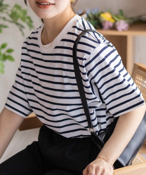NAVY(ネイビー)の「【 綿100% 】nAvy ベーシックルーズTシャツ(Tシャツ/カットソー・レディース・オフホワイト/ネイビー系/レッド/アクア/ホワイト×ネイビー/チャコール・M/L)」の3枚目の写真