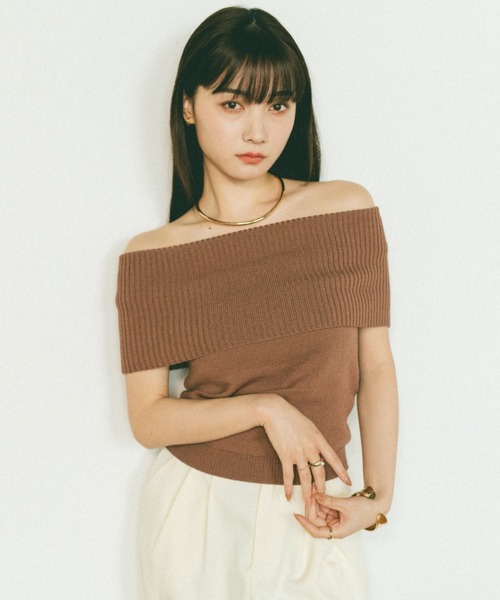 VANNIE U（ヴァニーユー）の「スリーブレスオフショルダートップス（ニット/セーター・レディース・ブラック/ホワイト/ブラウン/レッド・FREE）」の4枚目の写真