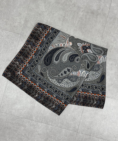 SHENERY（シーナリー）の「ペイズリースカーフ（バンダナ/スカーフ・レディース・グレー/ベージュ・FREE）」の3枚目の写真