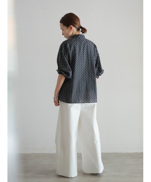 FIL DE FER（フィルデフェール）の「幾何リーフPT　スタンドネックブラウス（シャツ/ブラウス・レディース・グレー/ブラック・FREE）」の14枚目の写真