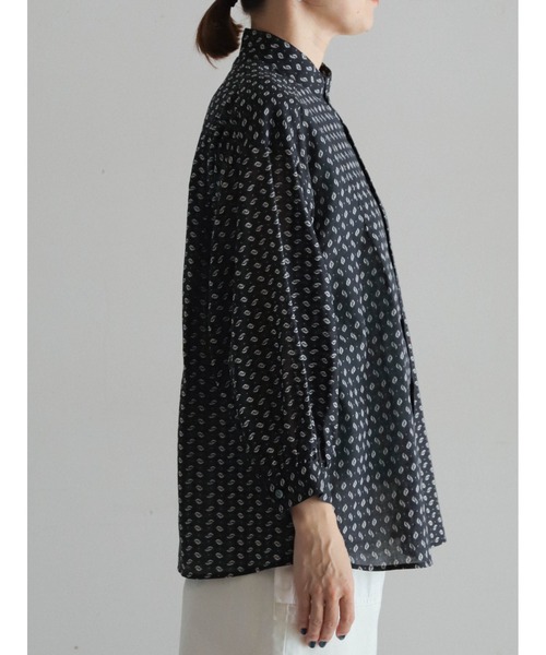 FIL DE FER（フィルデフェール）の「幾何リーフPT　スタンドネックブラウス（シャツ/ブラウス・レディース・グレー/ブラック・FREE）」の17枚目の写真