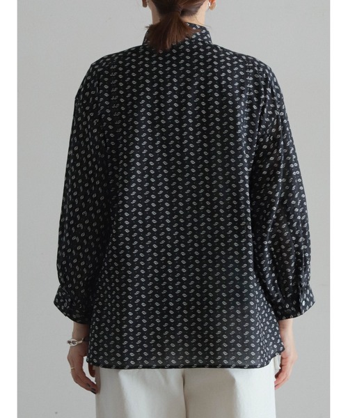 FIL DE FER（フィルデフェール）の「幾何リーフPT　スタンドネックブラウス（シャツ/ブラウス・レディース・グレー/ブラック・FREE）」の18枚目の写真