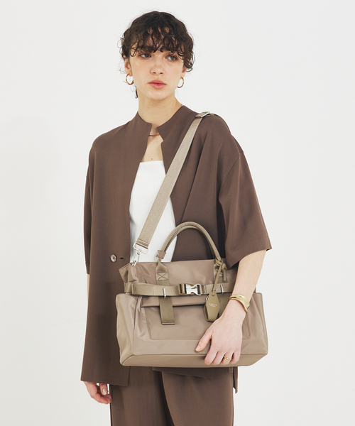 LOWELL things(ロウェル シングス)の「【CLASSY掲載】ABILITY/ナイロンBELTEDトート(トートバッグ・レディース・ベージュ/ブラック・フリー)」の8枚目の写真