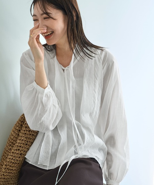 STYLE DELI（スタイルデリ）の「涼しい透けドレープのVネックブラウス（シャツ/ブラウス・レディース・ミント/ホワイト/ブラック・FREE）」の2枚目の写真